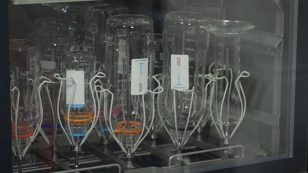 DURAN laboratory glassware in a Miele glasswasher